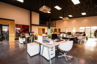 people-sitting-on-chairs-beside-their-desks-in-an-office-1170412-316x210  