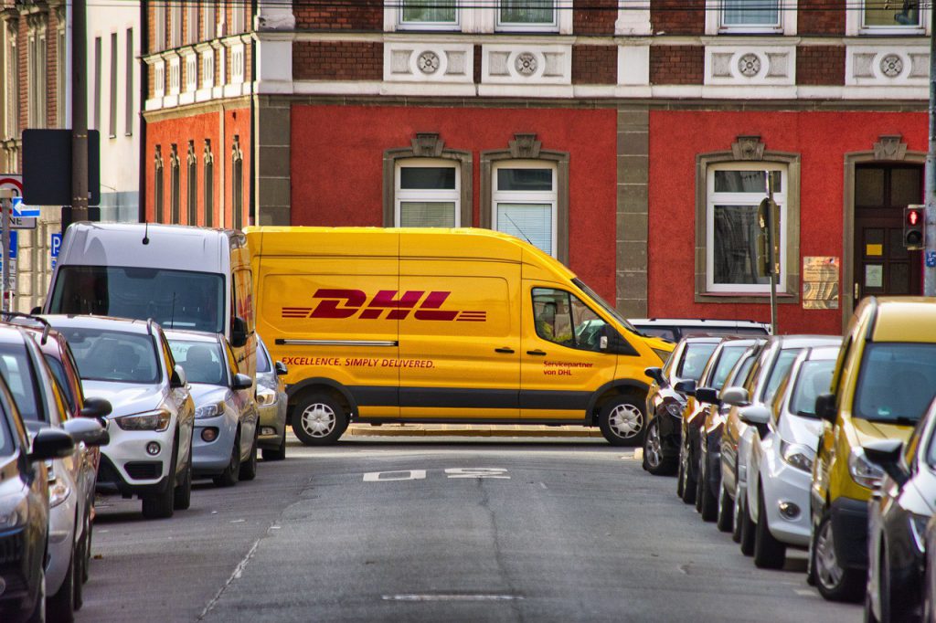 dhl-5739205_1280-1024x682  