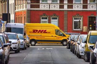 dhl-5739205_1280-315x210  