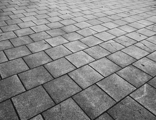 pavement-3147099_1280-520x400  